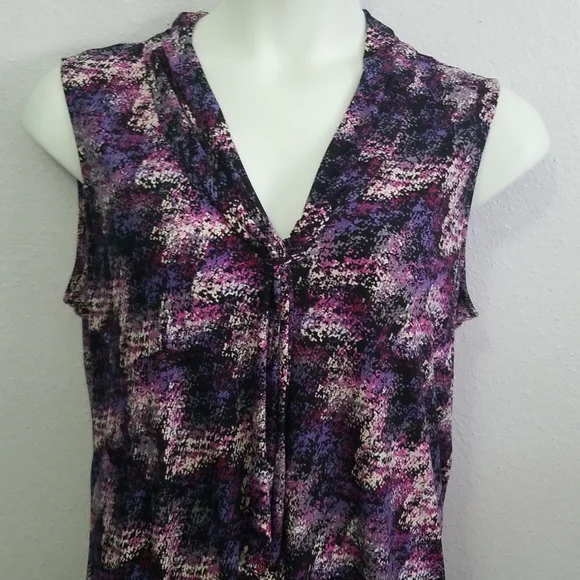 Tahari Printed Sleeveless Top - Picture 3 of 6